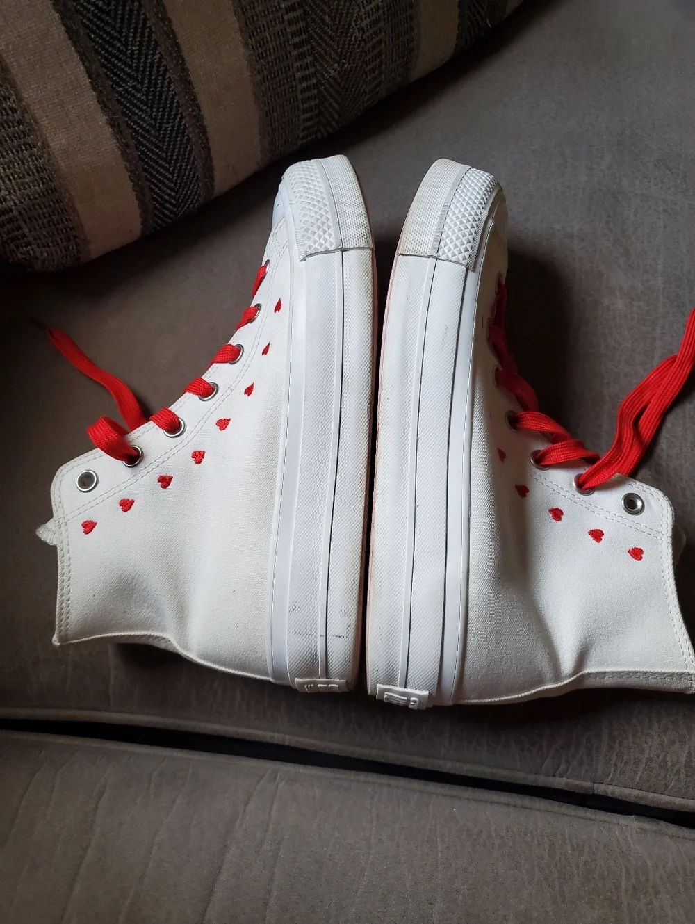 Converse Chuck Taylor All Star Lift Platform High 'Embroidered Hearts - White 9